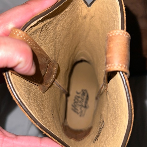 TWICE WORN MENS BOOTS FOR SALE - Picture 6 of 7